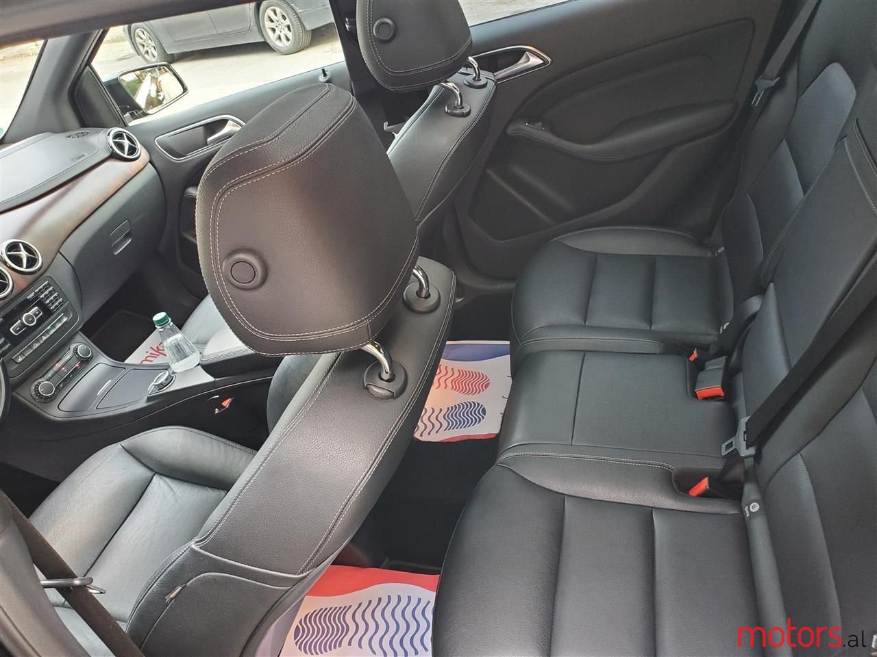 2012' Mercedes-Benz B 180 photo #3