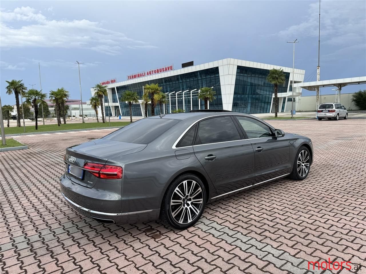 2015' Audi A8 photo #2