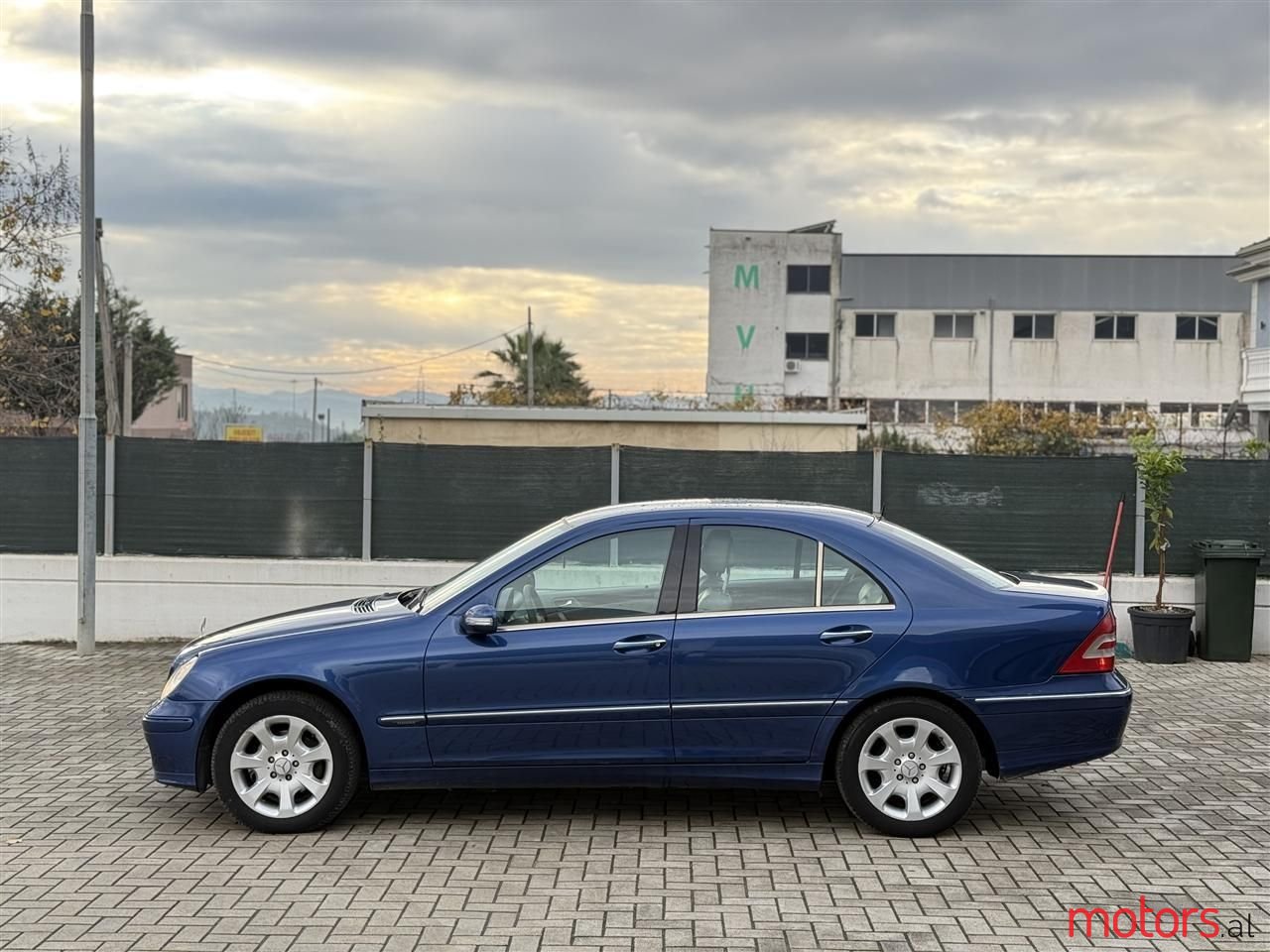 2005' Mercedes-Benz C 220 photo #3