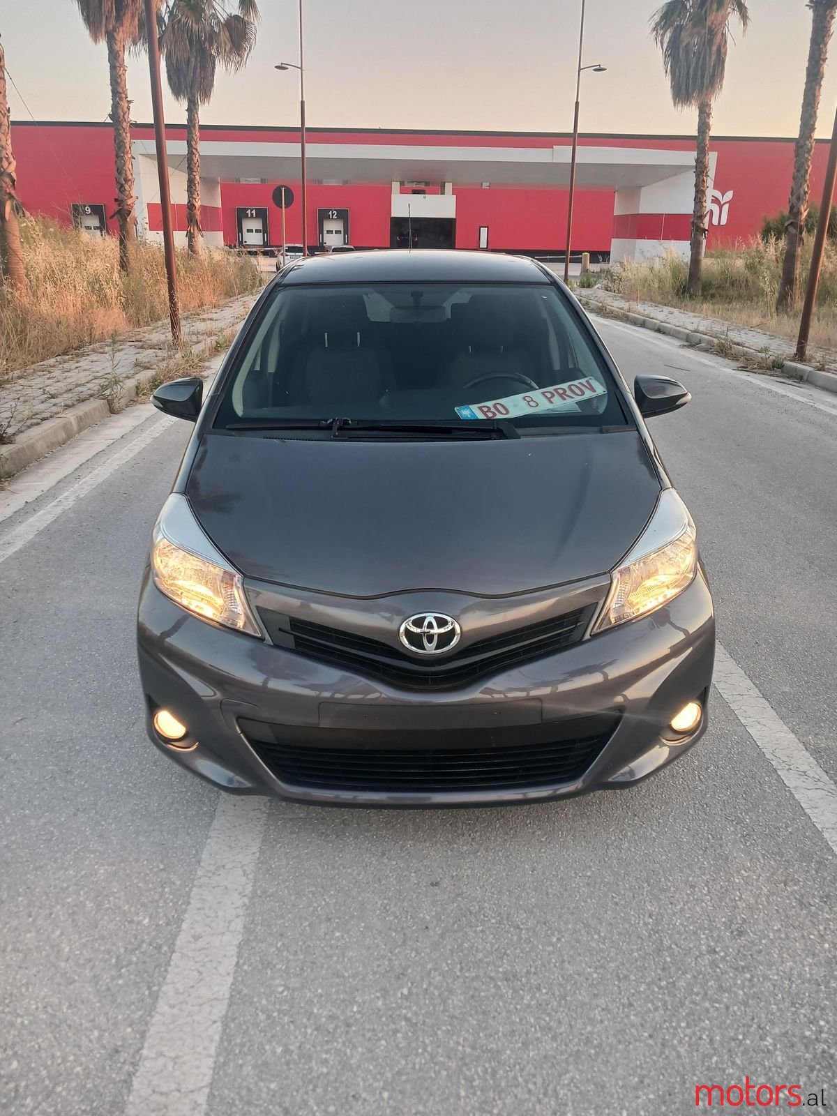 2014' Toyota Yaris photo #2