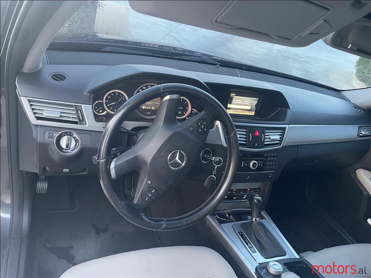 2010' Mercedes-Benz E 220 photo #4