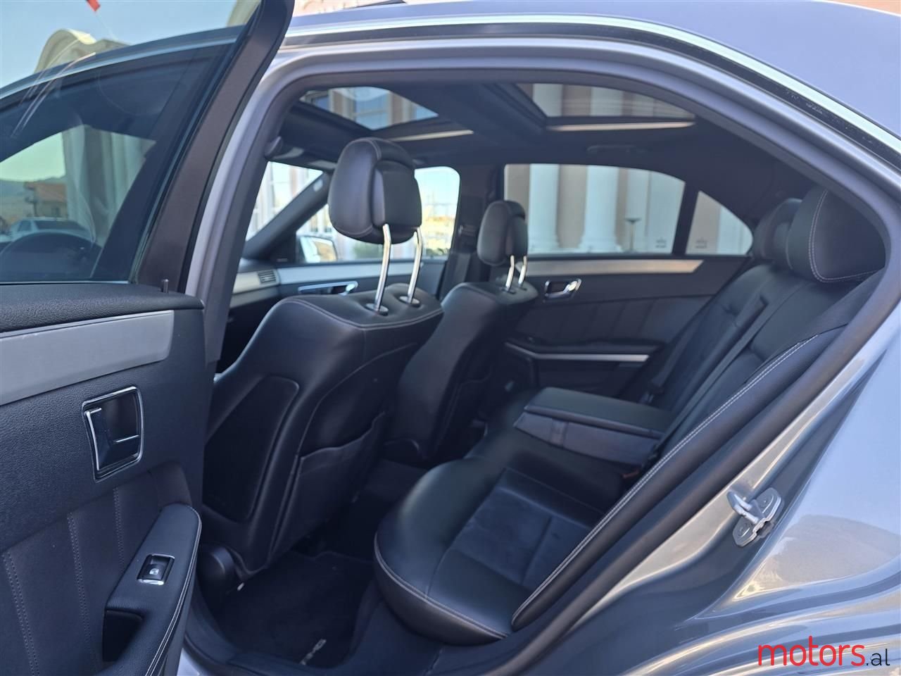 2010' Mercedes-Benz E 350 photo #6