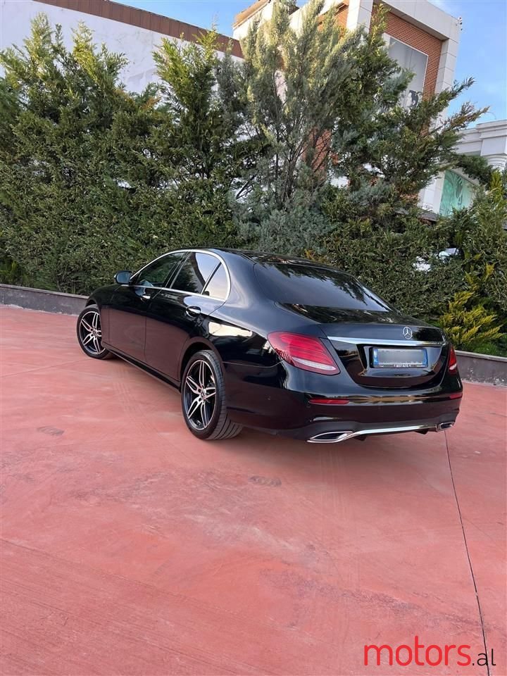 2018' Mercedes-Benz E 220 photo #2