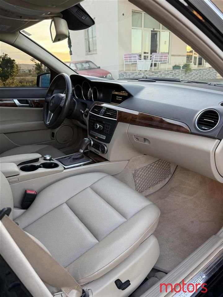 2012' Mercedes-Benz C 300 photo #4