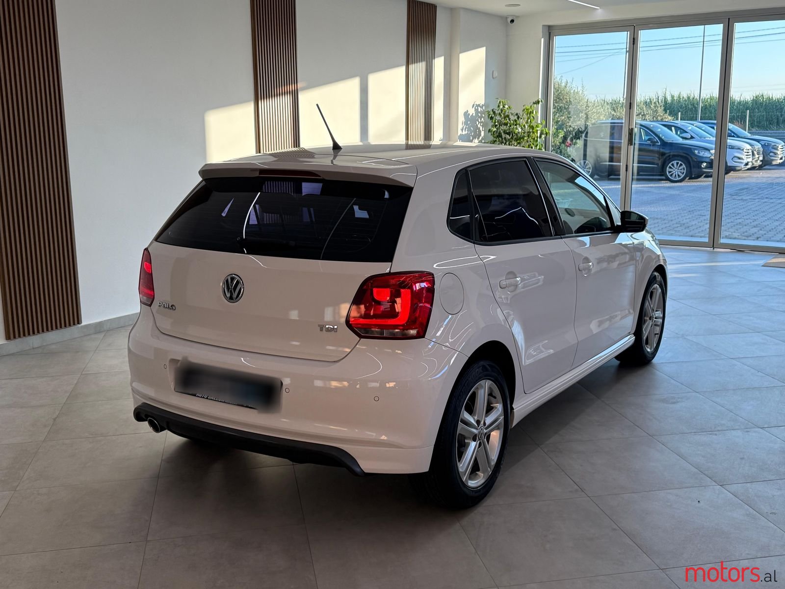 2013' Volkswagen Polo photo #5