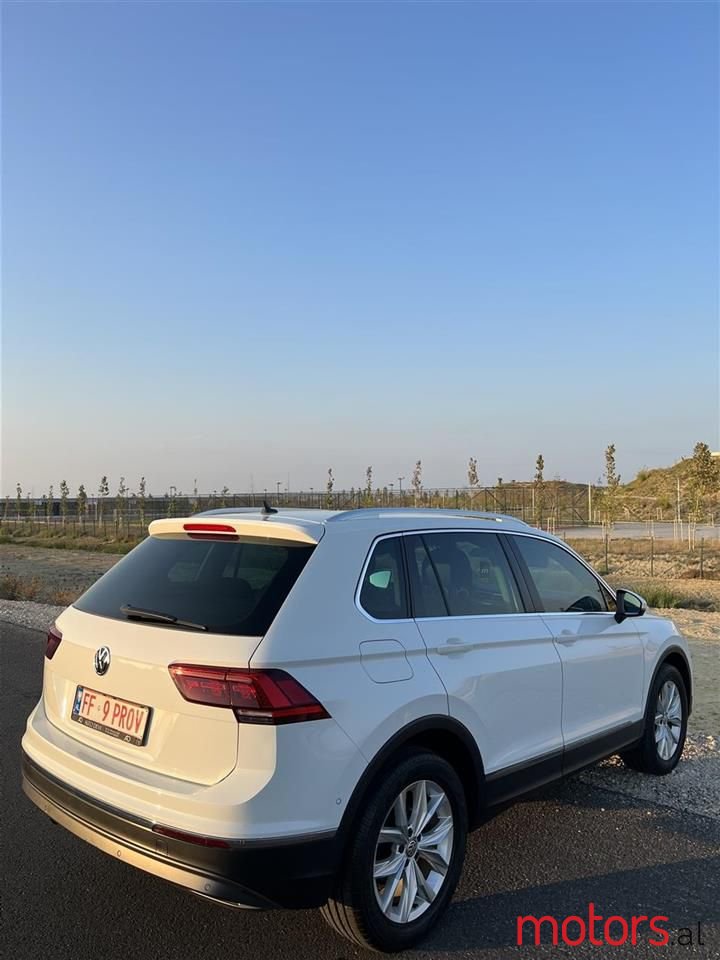 2017' Volkswagen Tiguan photo #3