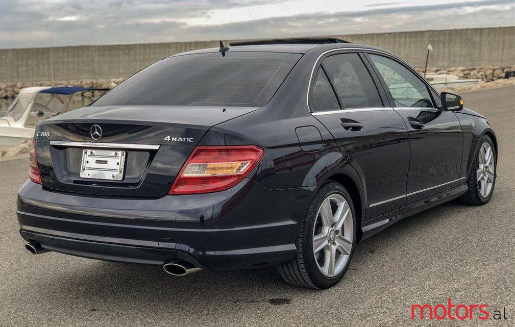 2011' Mercedes-Benz C 300 photo #3