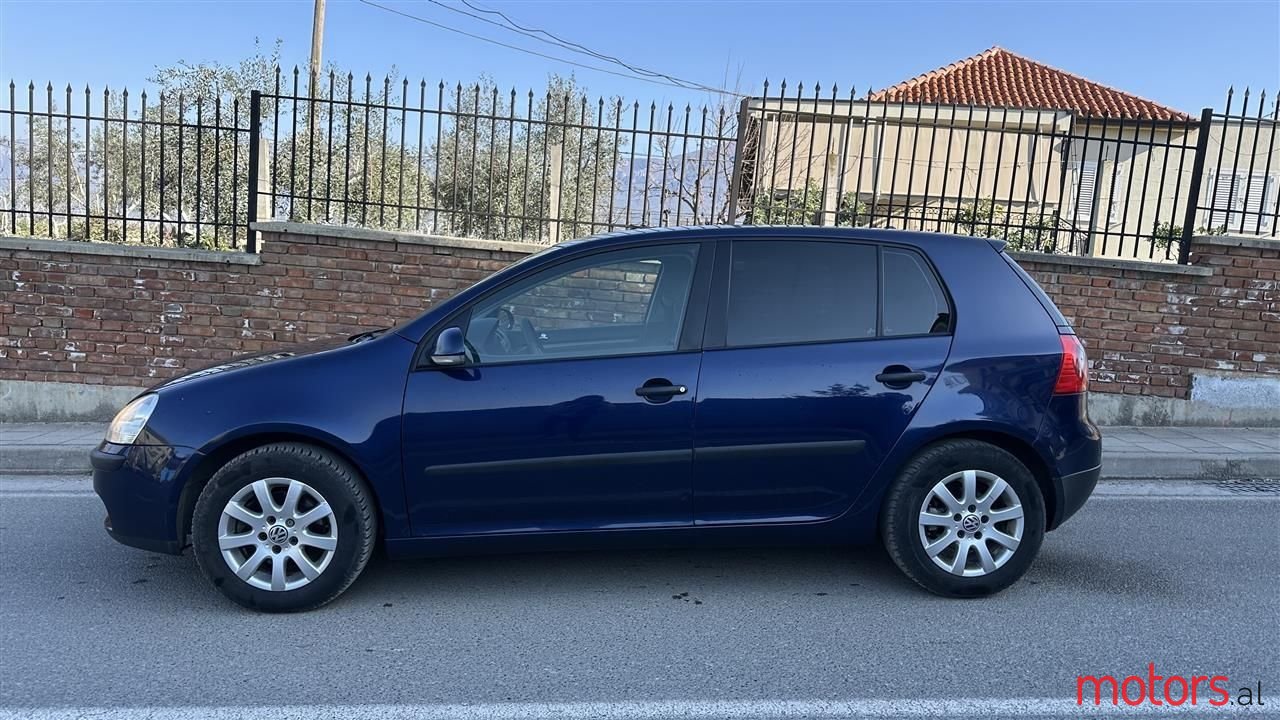 2004' Volkswagen Golf photo #3