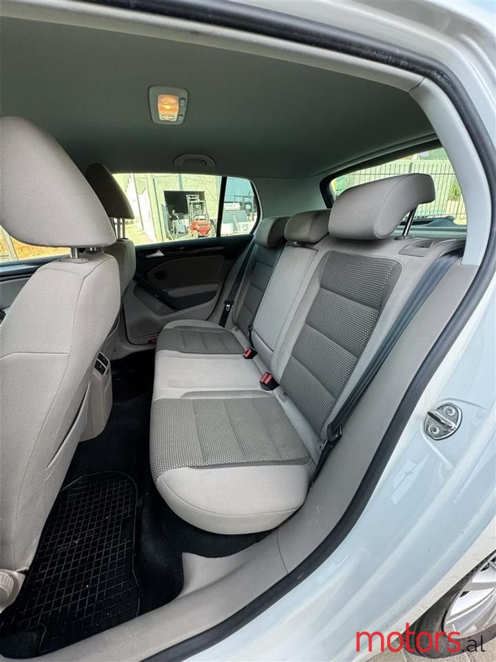 2010' Volkswagen Golf photo #3