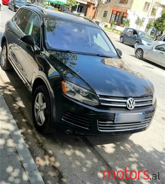 2012' Volkswagen Touareg photo #2