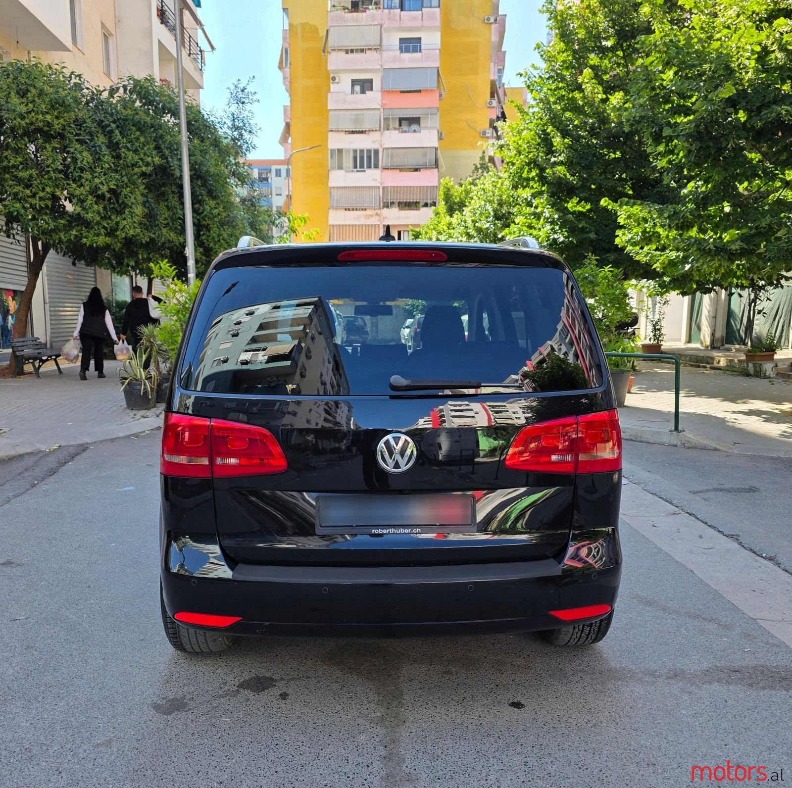 2011' Volkswagen Touran photo #6