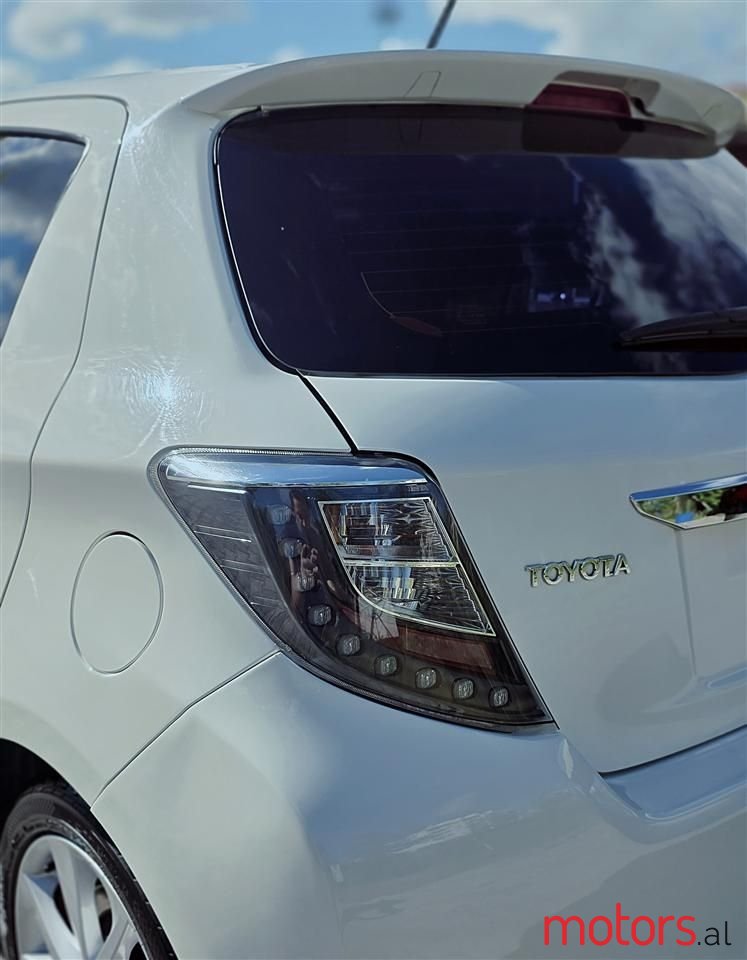 2012' Toyota Yaris photo #3