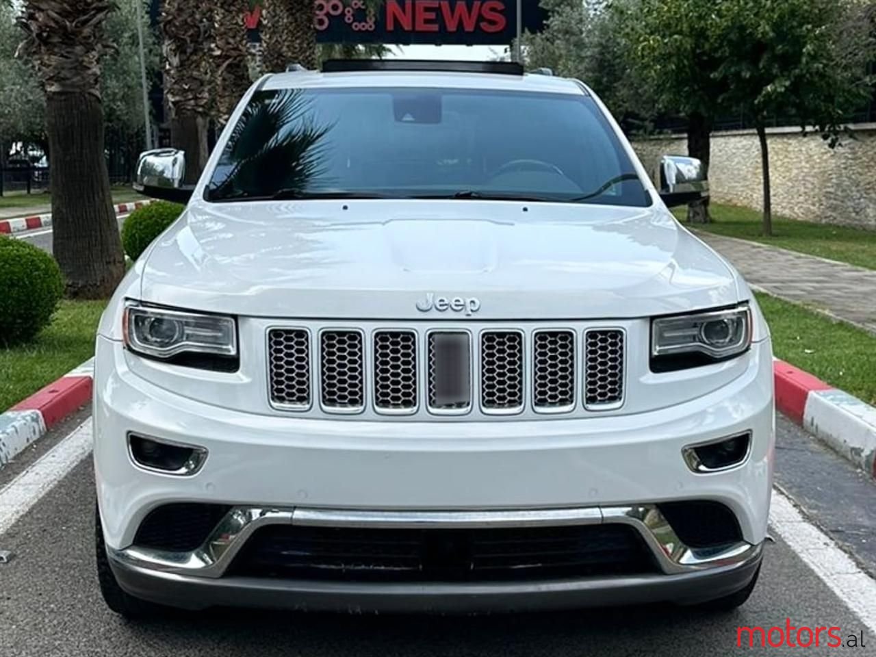 2015' Jeep Grand Cherokee photo #6