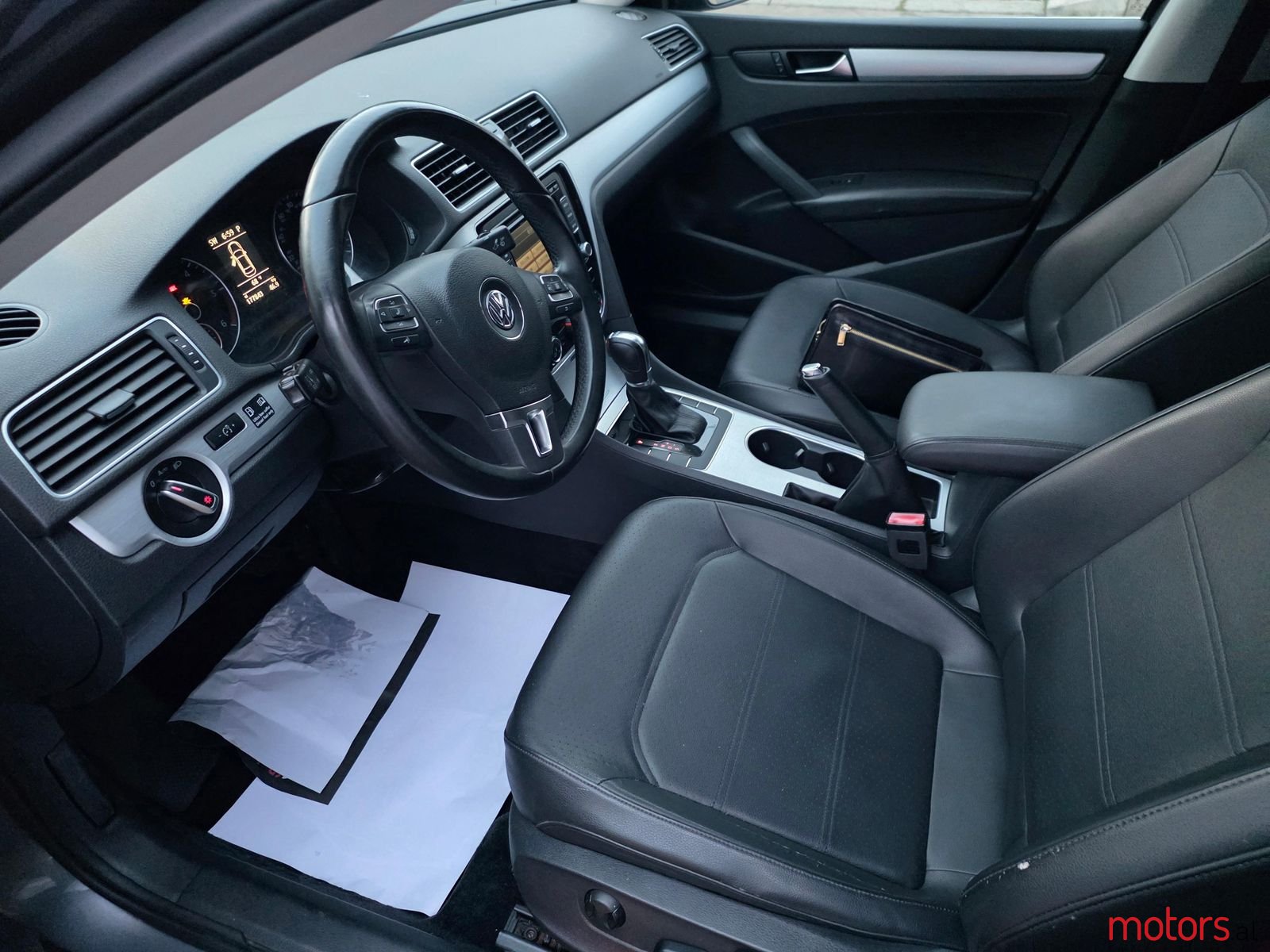 2013' Volkswagen Passat photo #6