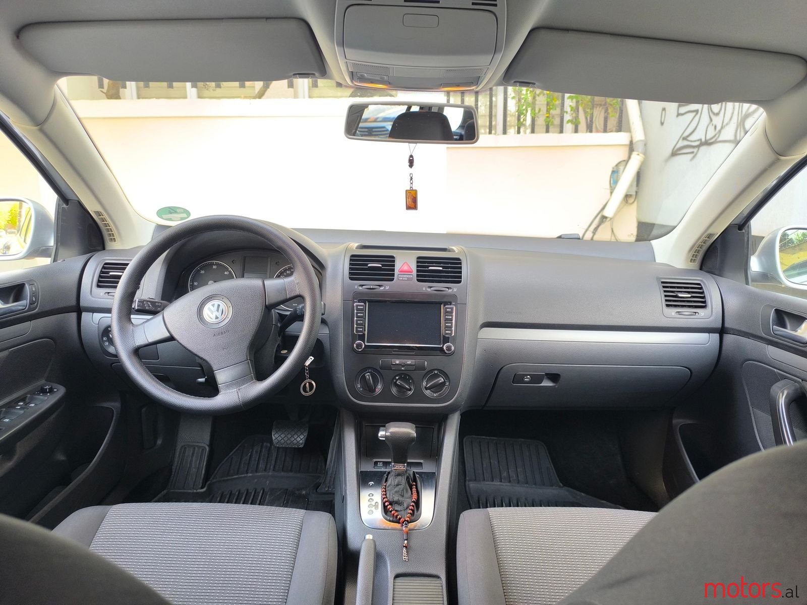2009' Volkswagen Golf photo #3