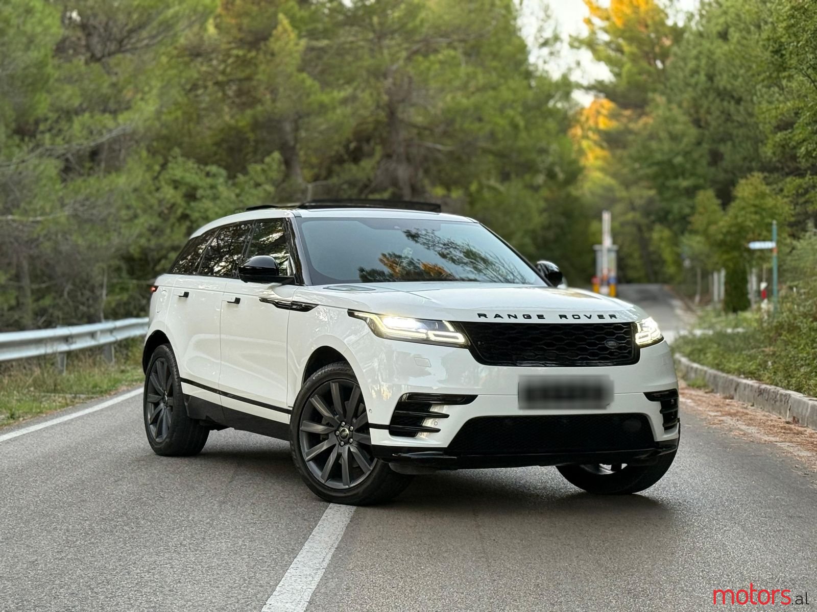 2018' Land Rover Range Rover Velar photo #1