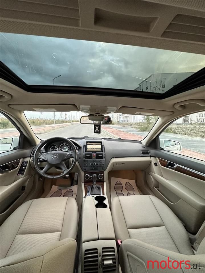 2011' Mercedes-Benz C 300 photo #2