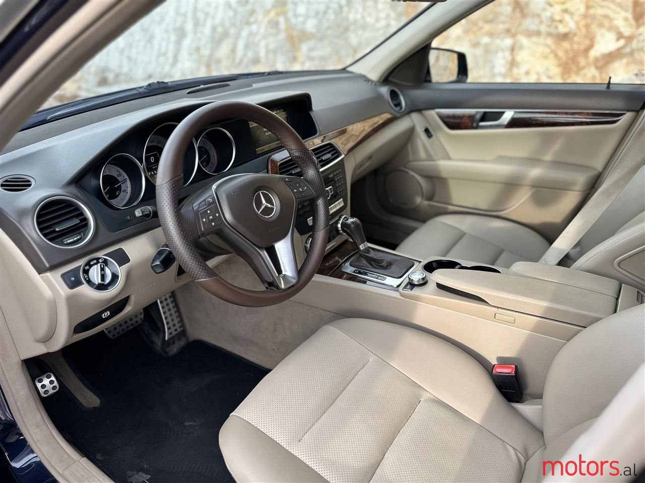 2012' Mercedes-Benz C 300 photo #3