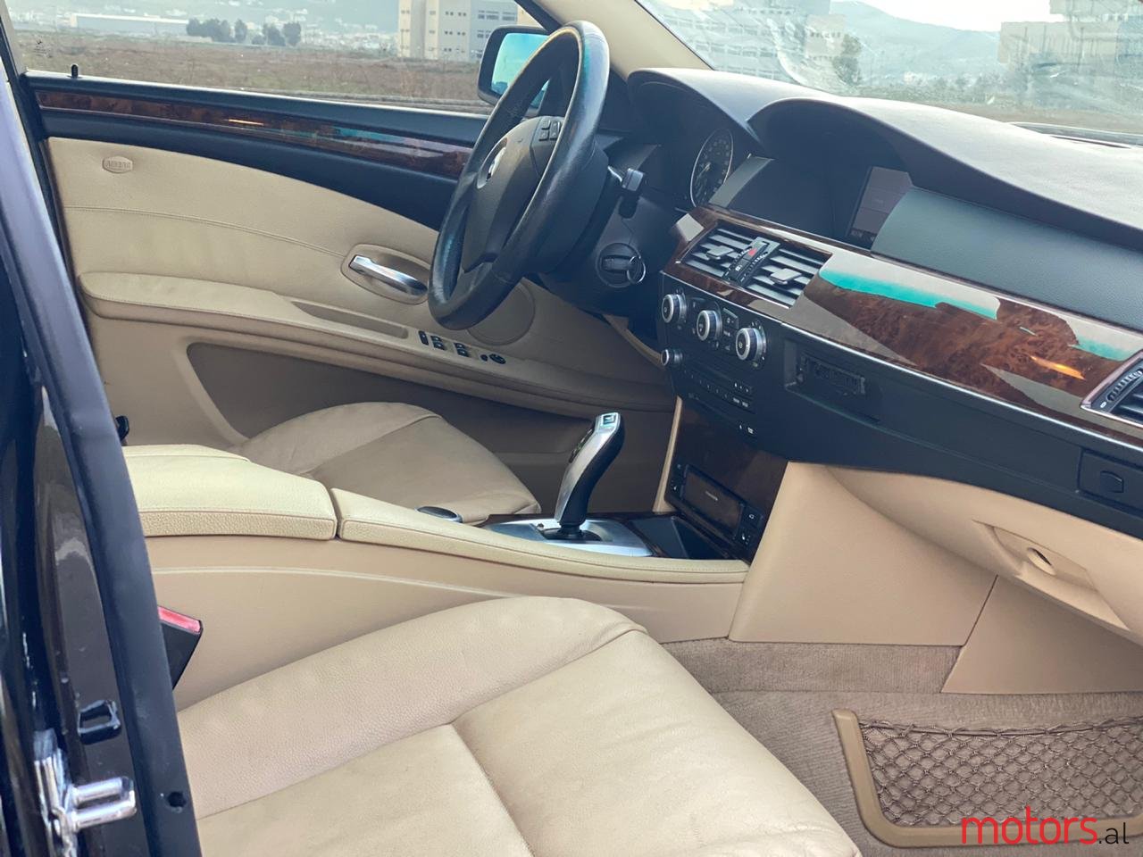 2008' BMW 528 photo #5