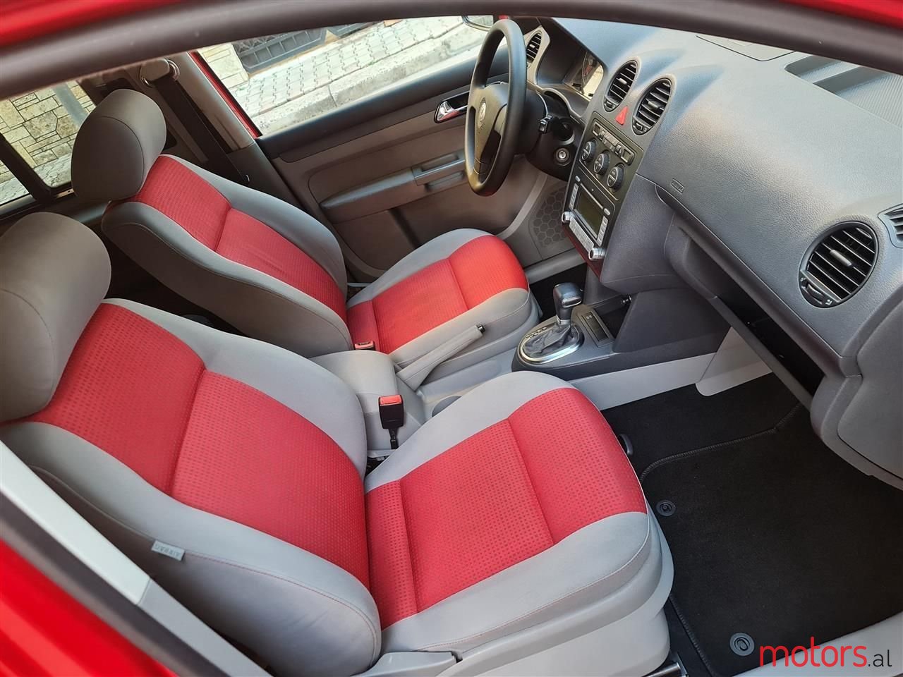 2009' Volkswagen Caddy photo #4