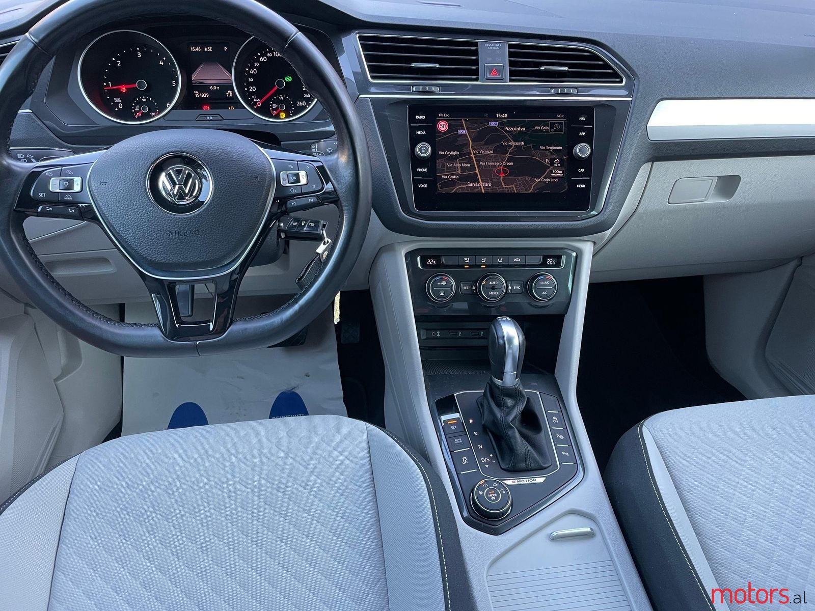 2018' Volkswagen Tiguan photo #2