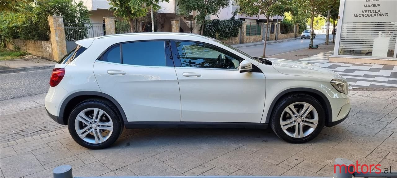 2014' Mercedes-Benz 200 photo #5