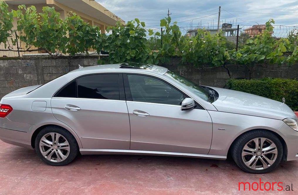 2011' Mercedes-Benz 350 photo #1