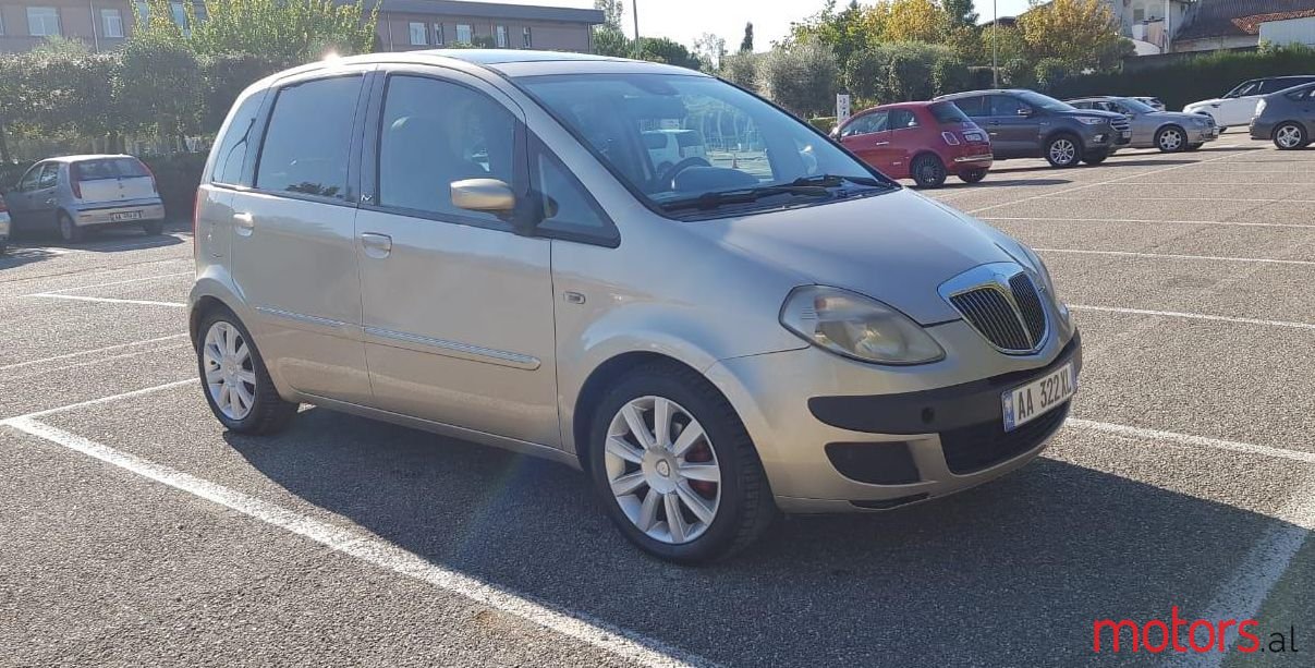 2004' Lancia Musa photo #1