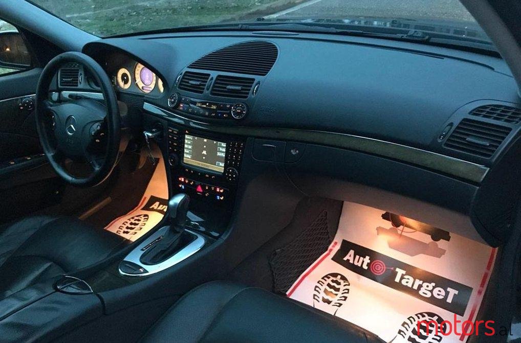 2004' Mercedes-Benz E 270 photo #4