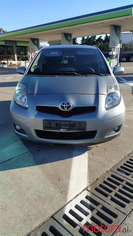 2010' Toyota Yaris photo #6