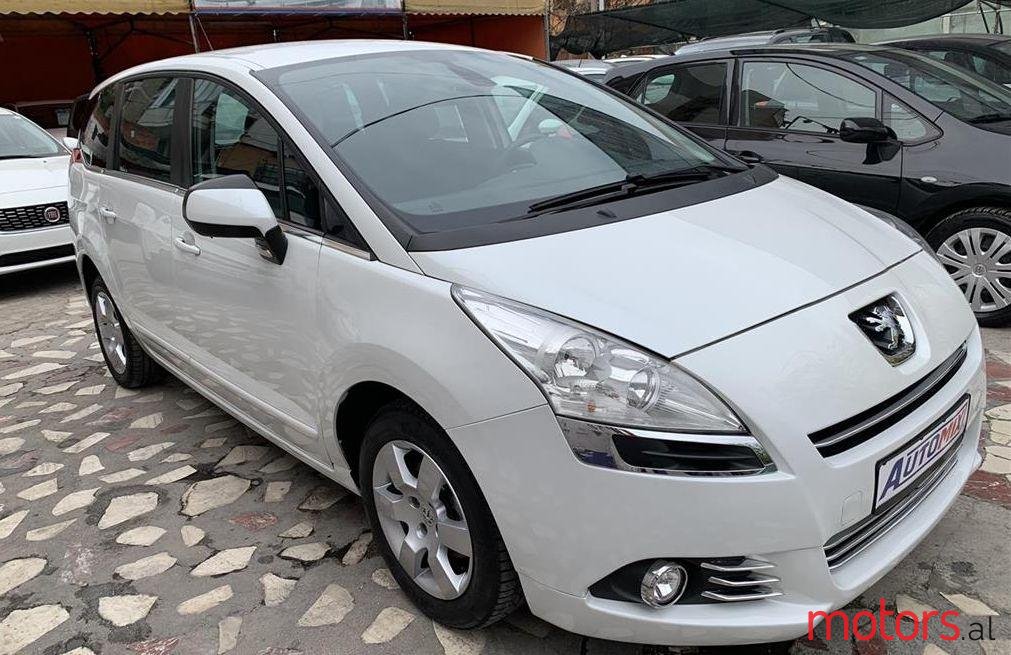 2010' Peugeot 5008 photo #1