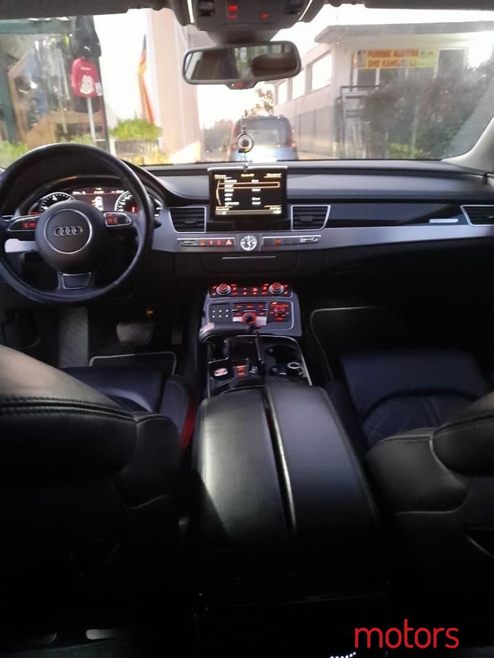 2012' Audi A8 photo #4