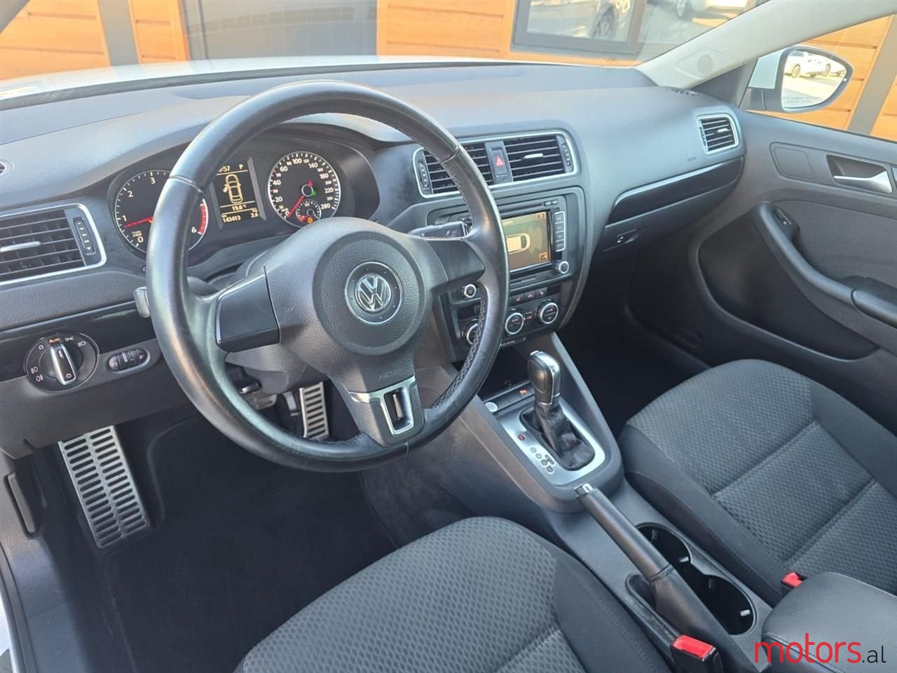 2012' Volkswagen Jetta photo #5