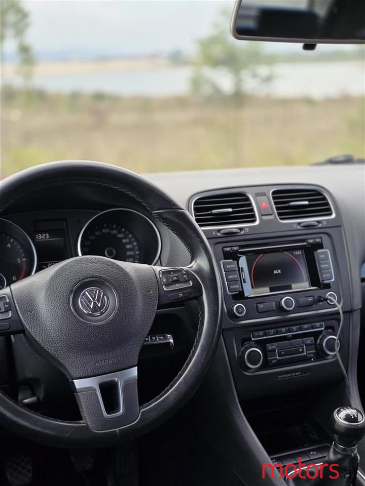 2010' Volkswagen Golf photo #4