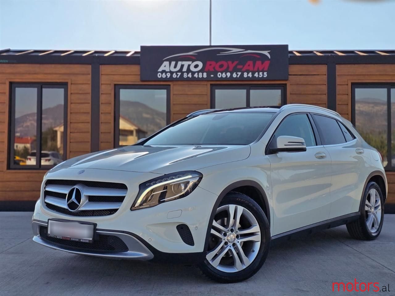 2015' Mercedes-Benz GLA 220 photo #2