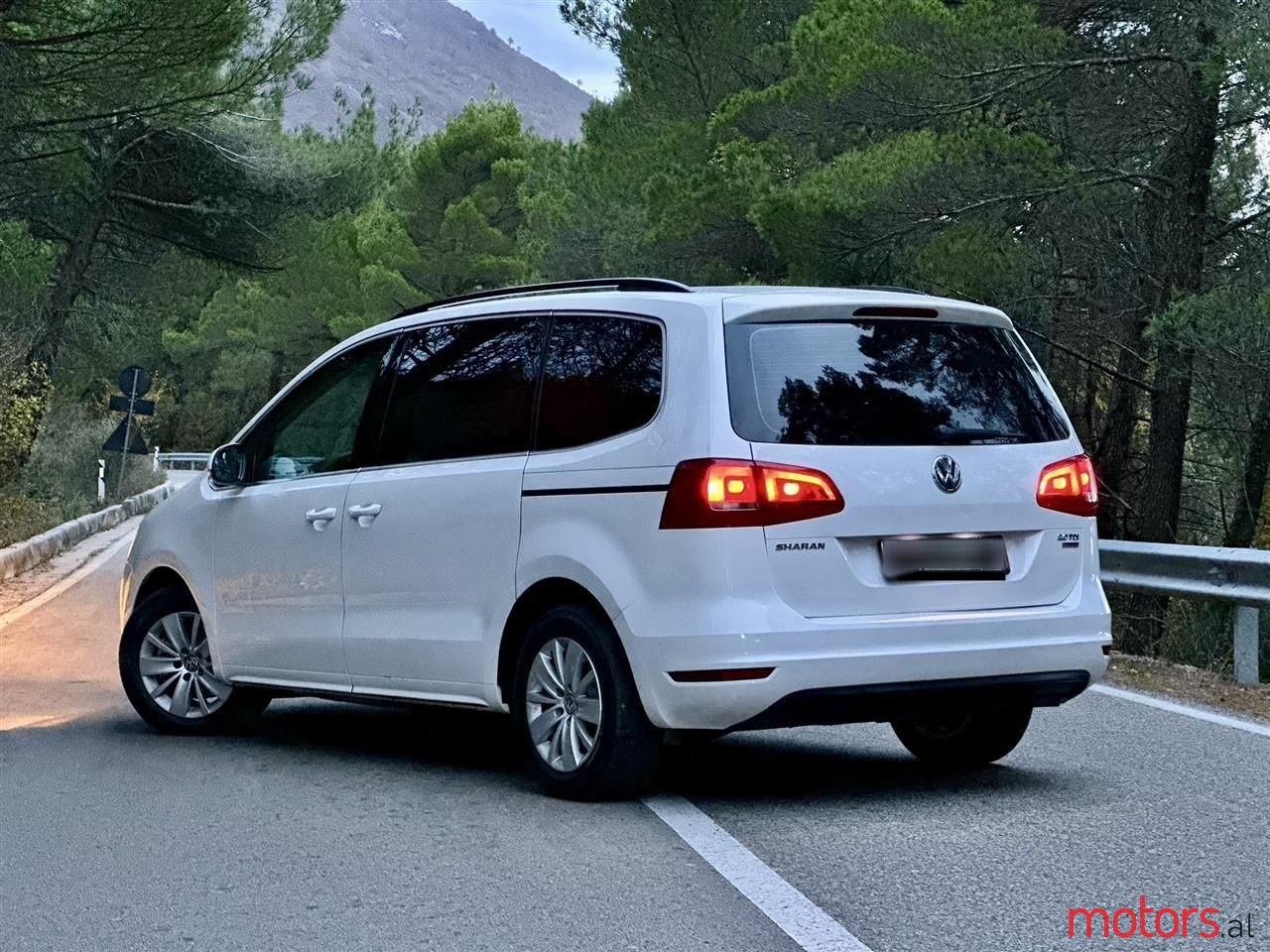 2013' Volkswagen Sharan photo #6