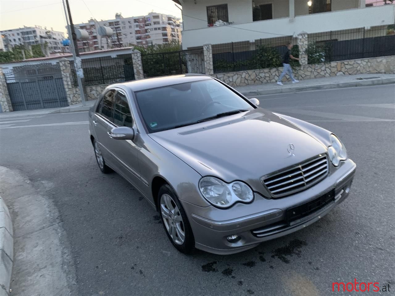 2005' Mercedes-Benz C 220 photo #2