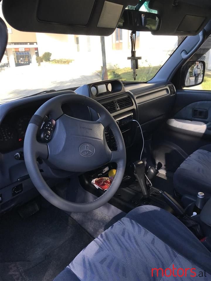 2001' Toyota Land Crusier photo #6