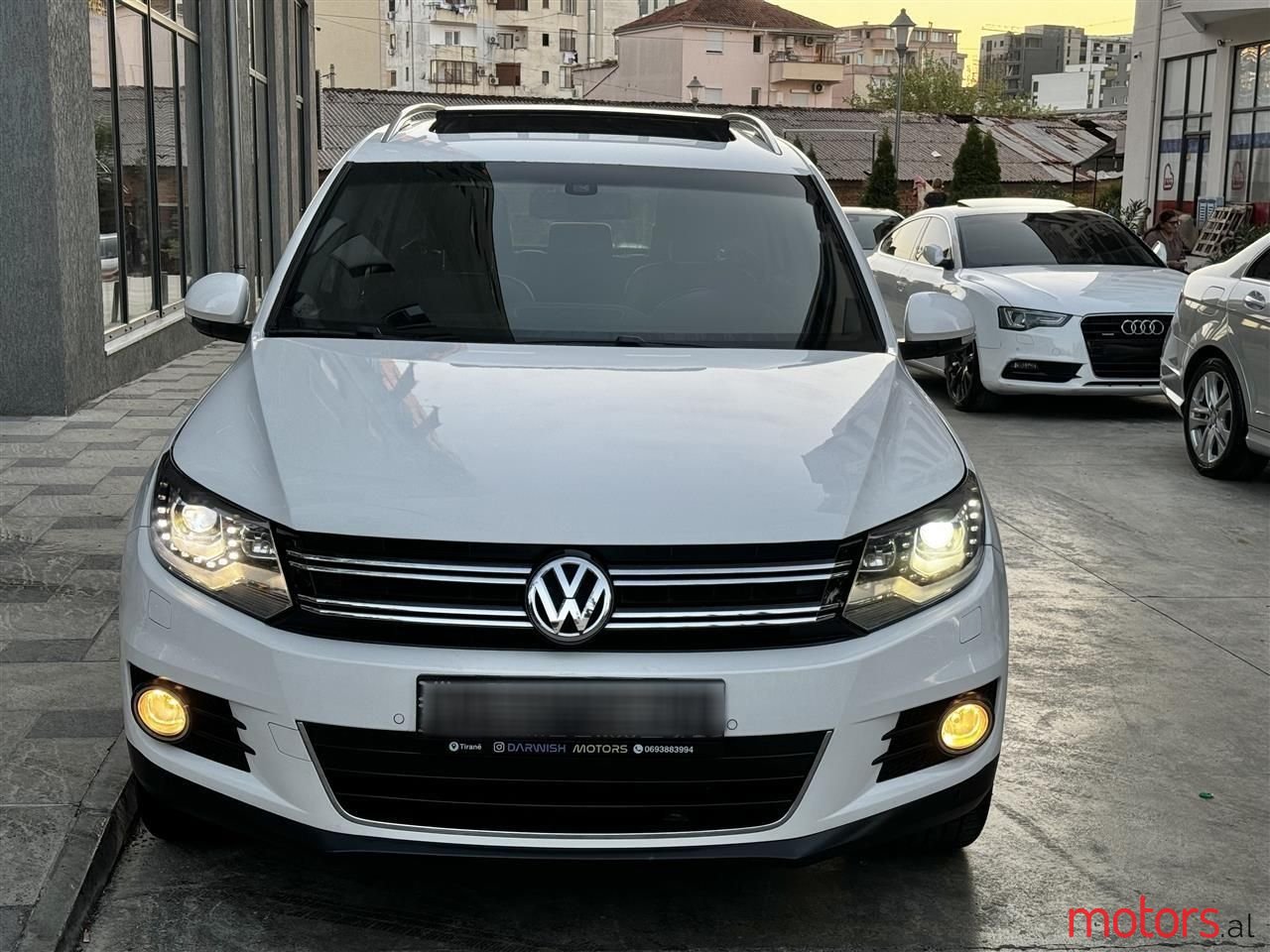 2012' Volkswagen Tiguan photo #6