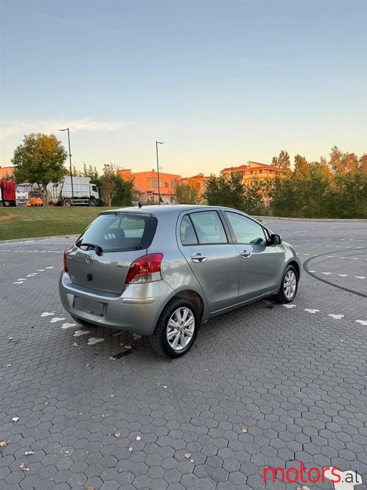 2010' Toyota Yaris photo #3