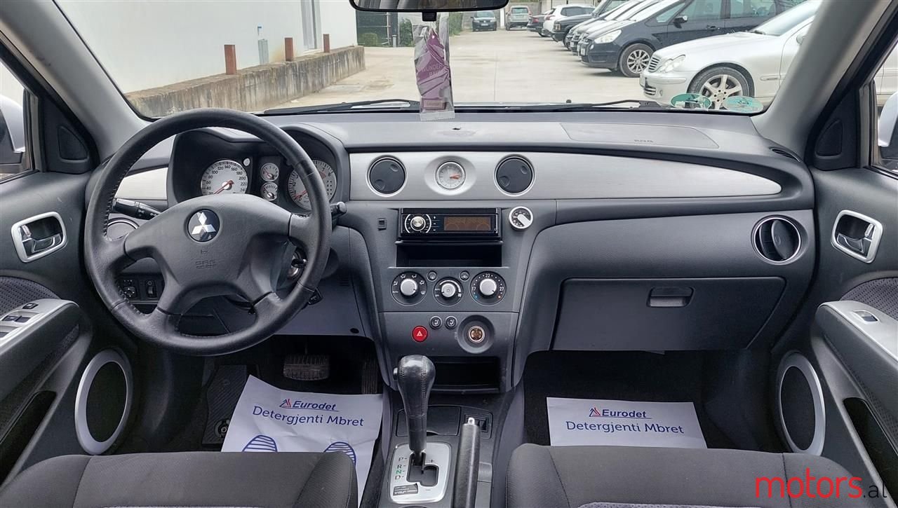 2004' Mitsubishi Outlander photo #5