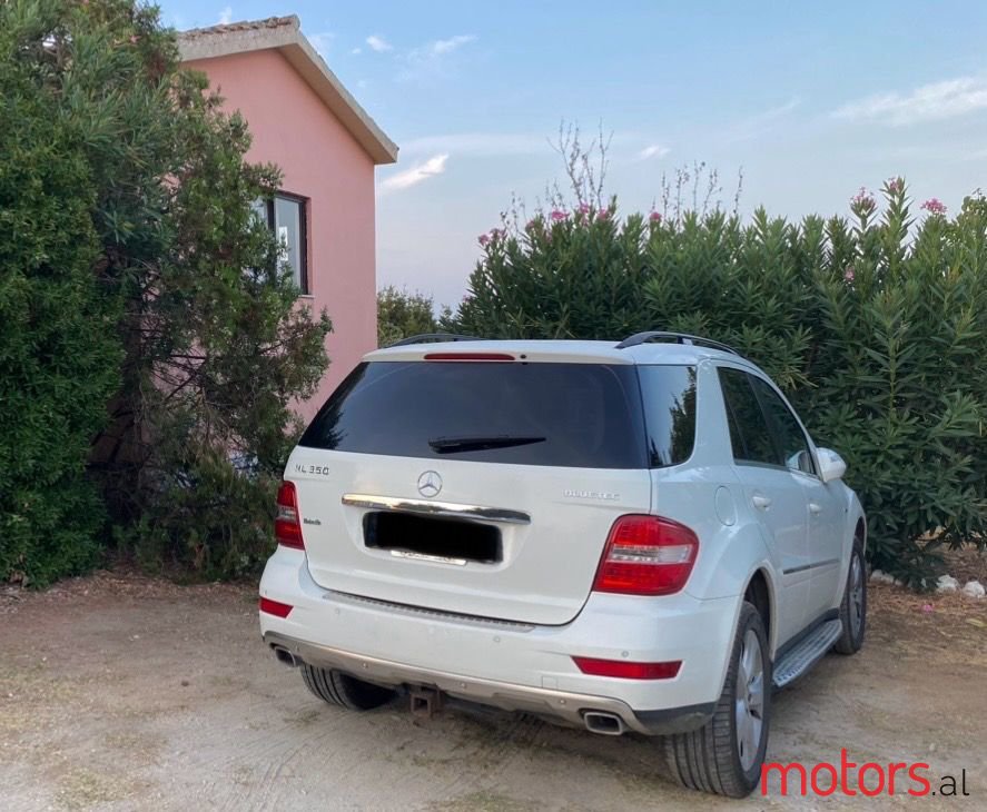 2010' Mercedes-Benz photo #2