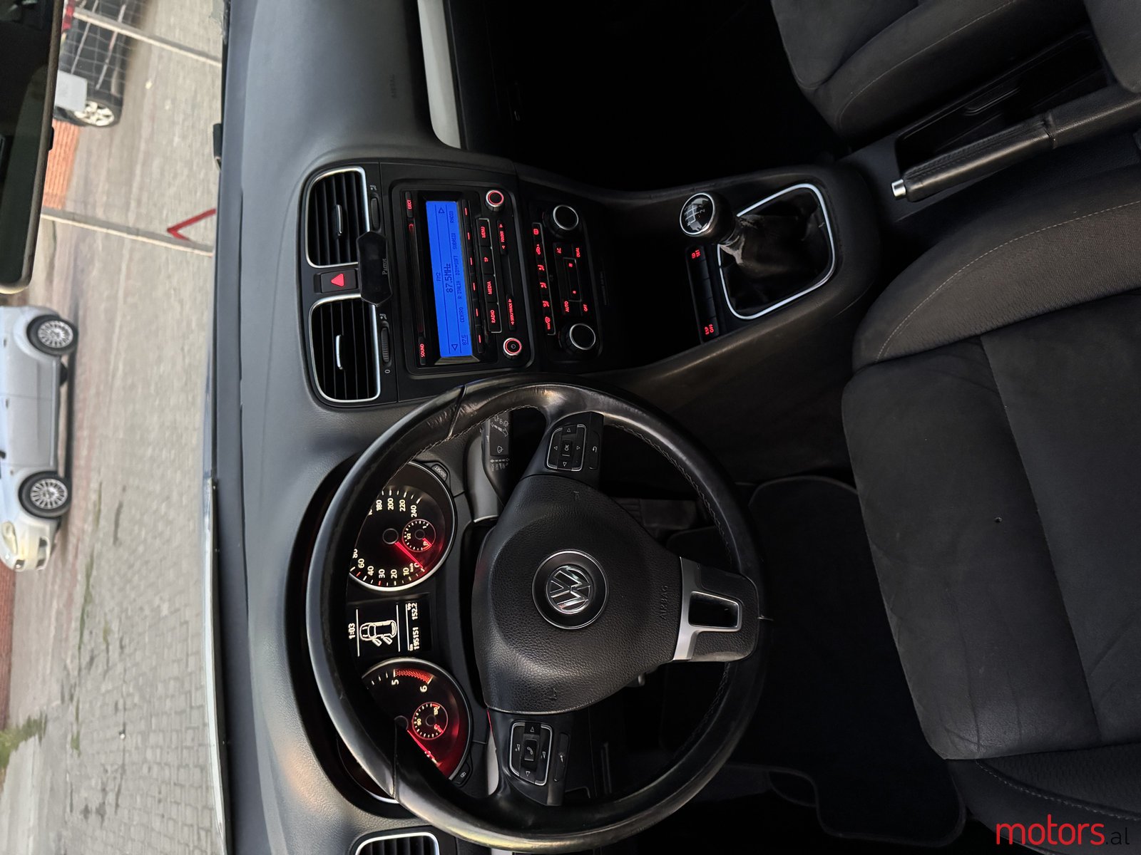 2009' Volkswagen Golf photo #6