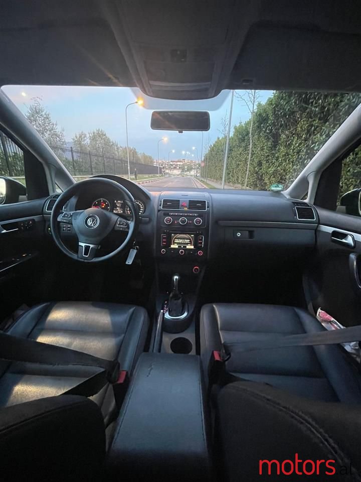 2015' Volkswagen Touran photo #5