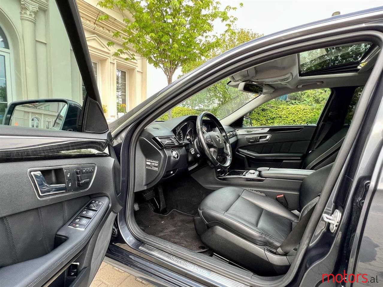 2009' Mercedes-Benz E 350 photo #3