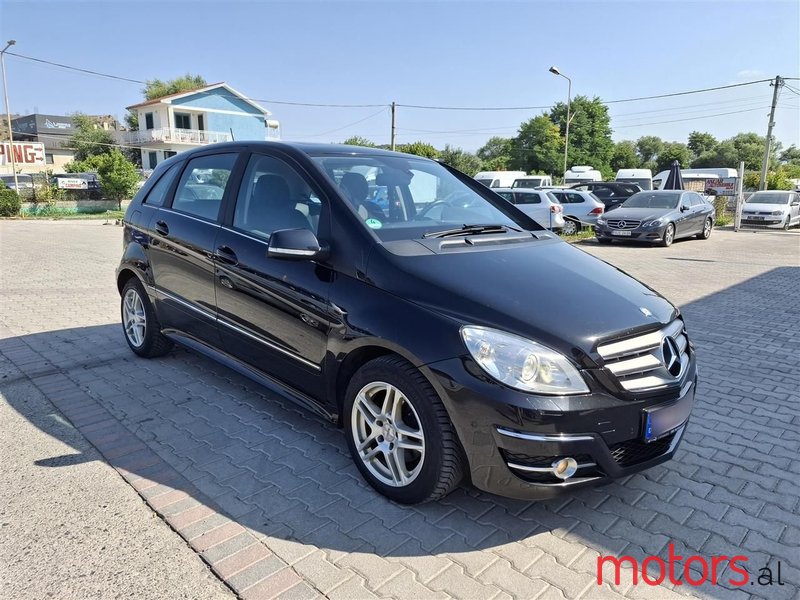 2011' Mercedes-Benz B 200 photo #2