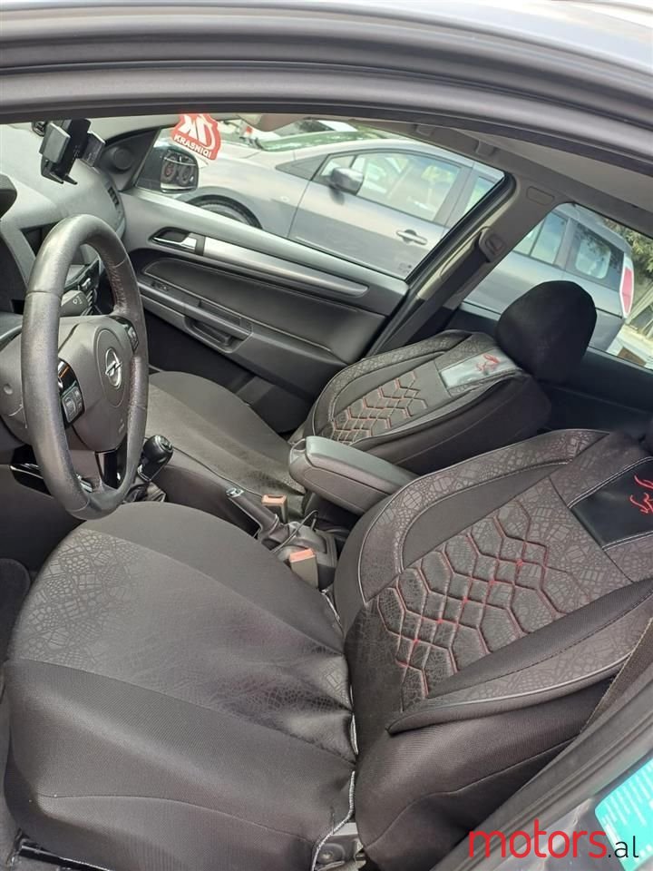 2010' Opel Astra photo #4