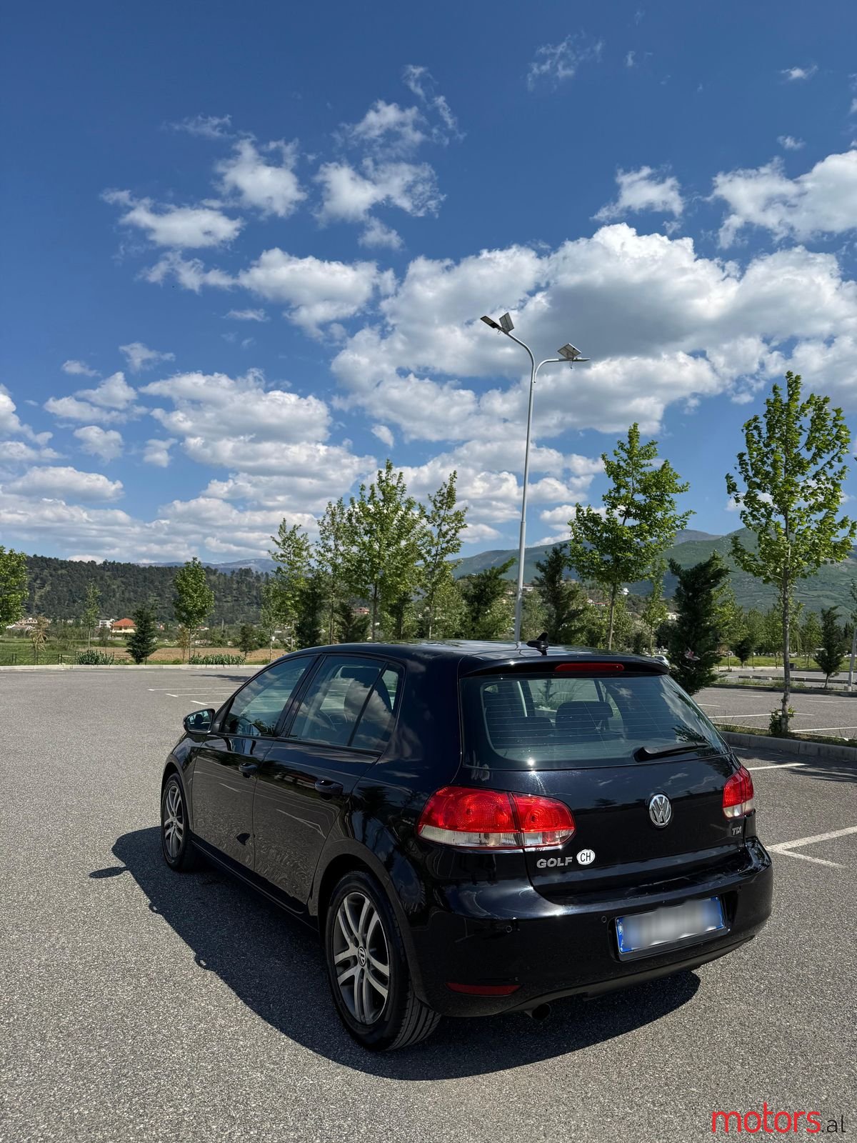 2010' Volkswagen Golf photo #3