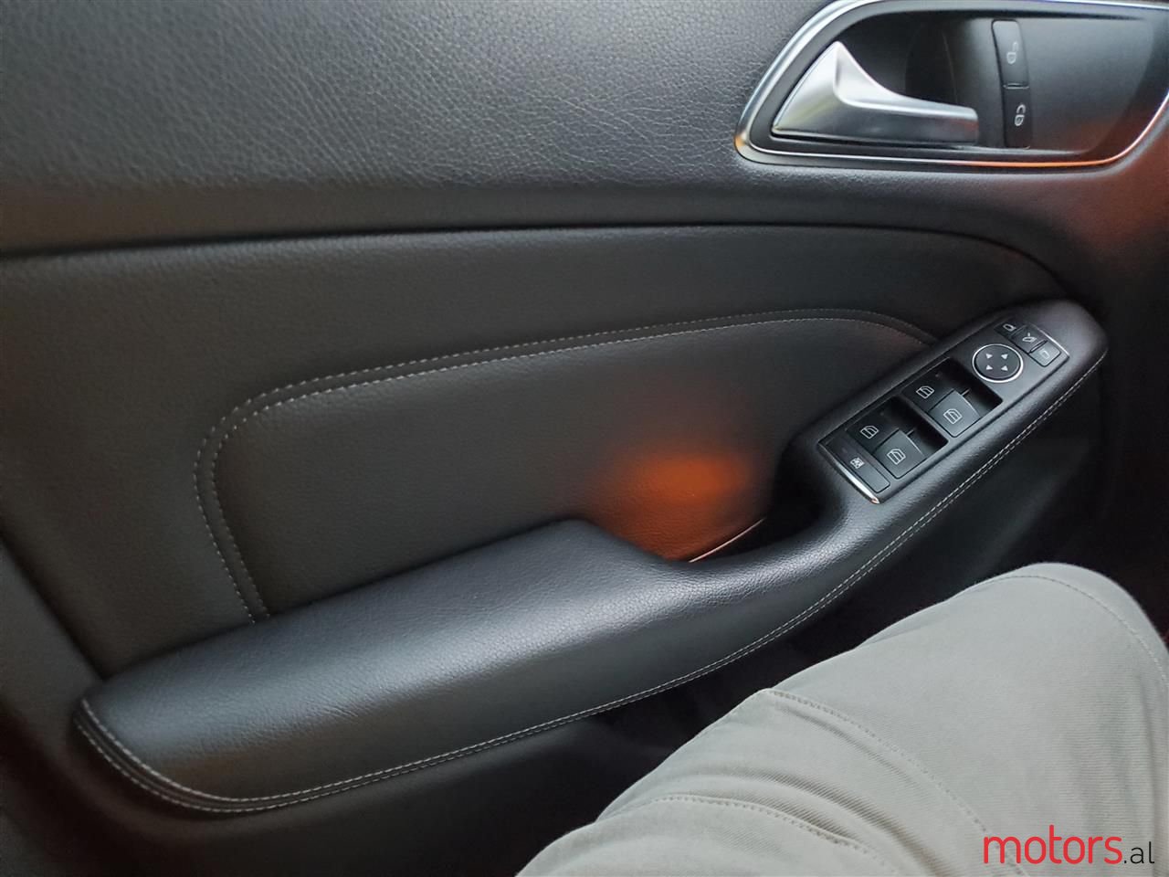 2012' Mercedes-Benz B 180 photo #2