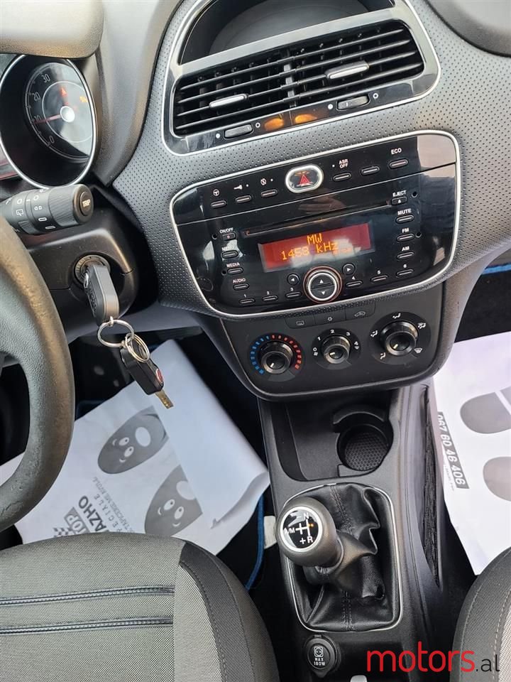 2011' Fiat Punto Evo photo #2